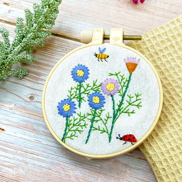 Daisy Printed Embroidery Set Kit